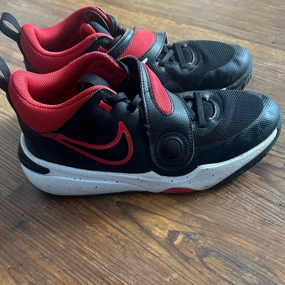 Nike Kids Black and Red Sneakers